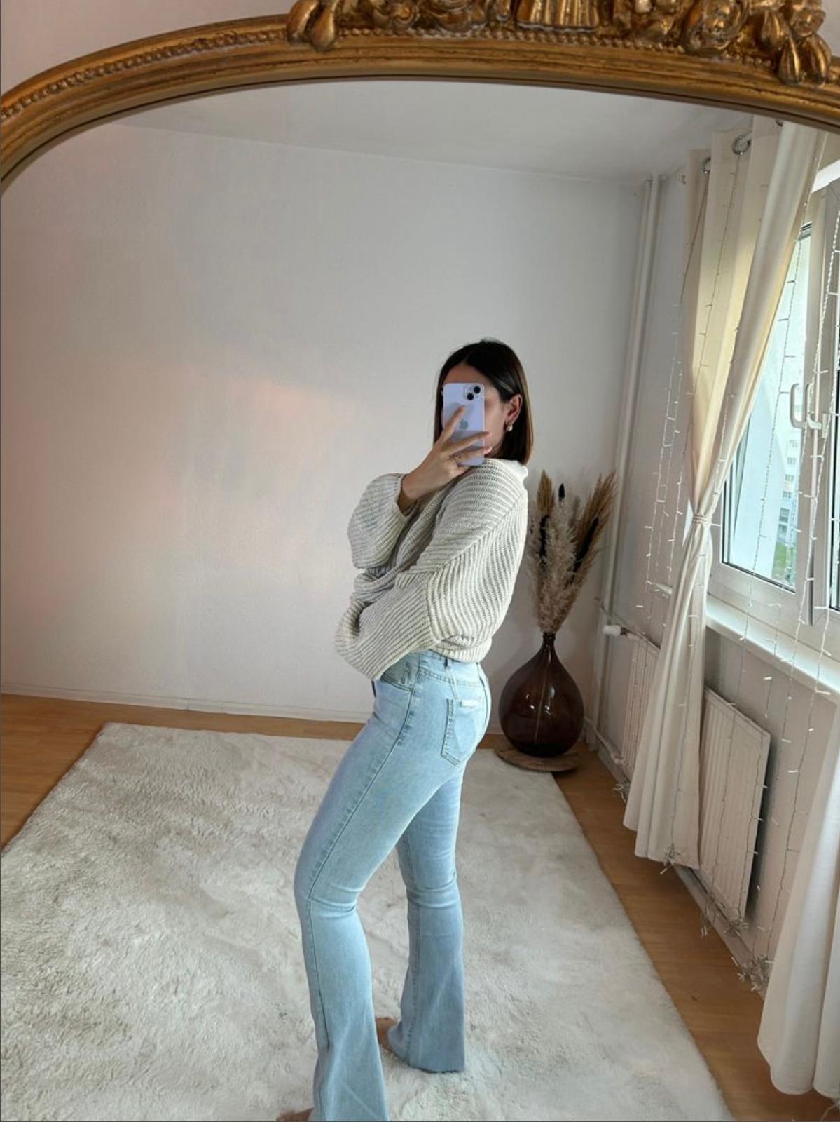 Flare-Fit Jeans Rabiya